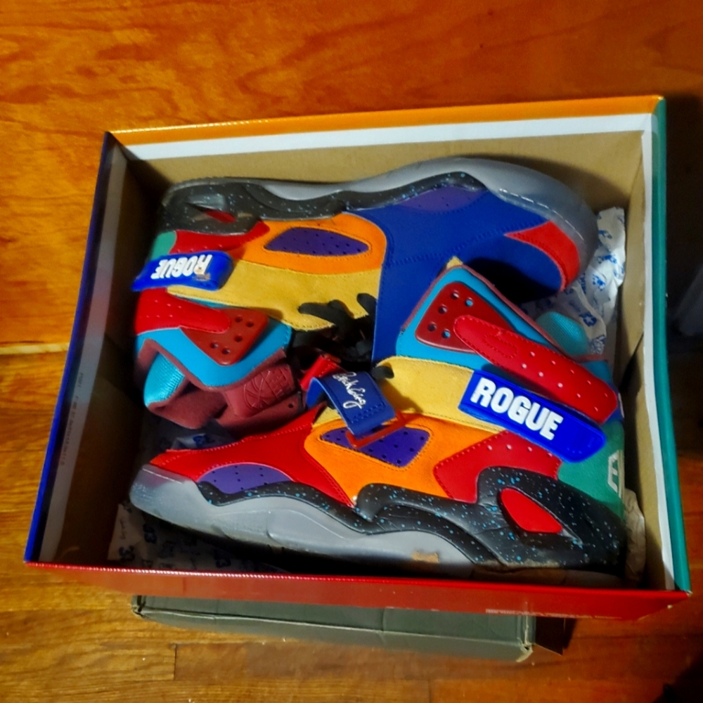 Sneakers